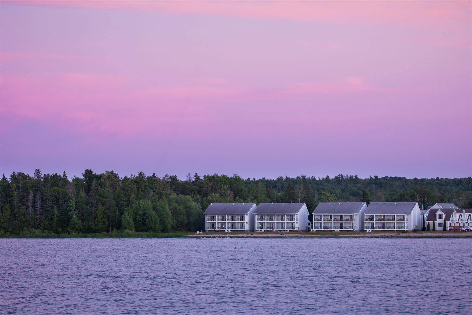 Clearwater Lakeshore Motel แมคคินอซิตี้ ภายนอก รูปภาพ